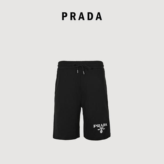 Prada 普拉达 徽标刺绣及后袋金属三角标镶嵌短裤 面料采用400G棉质毛圈面料，订染颜色后整蚀毛处理， 对照原版做丝滑超柔处理，布面肌理股线清晰明显， 前幅