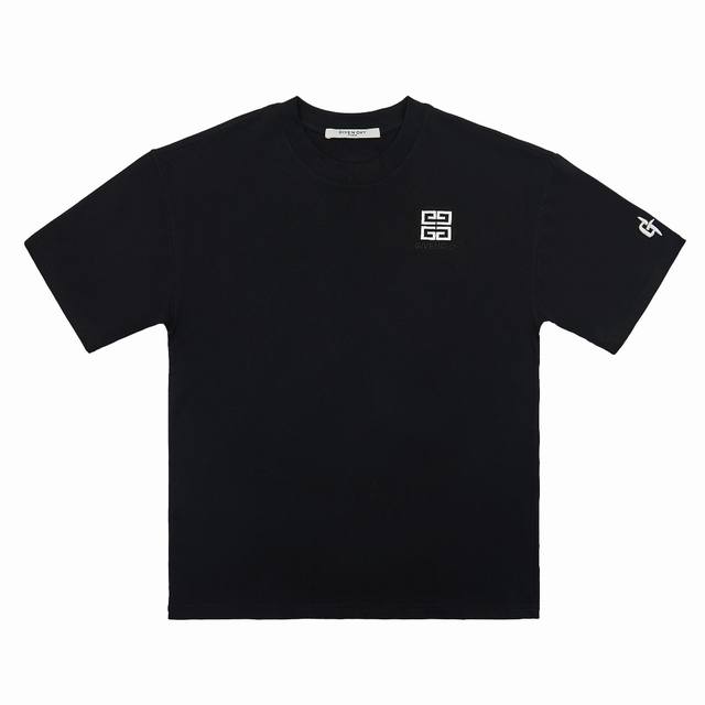 Givenchy 纪梵希 25Ss 宫格Golo字母刺绣短袖T恤 面料采用高克重320G重精梳棉，定制1:1螺纹，面料舒适亲肤无异感， 制定染面料，纺织密度高，