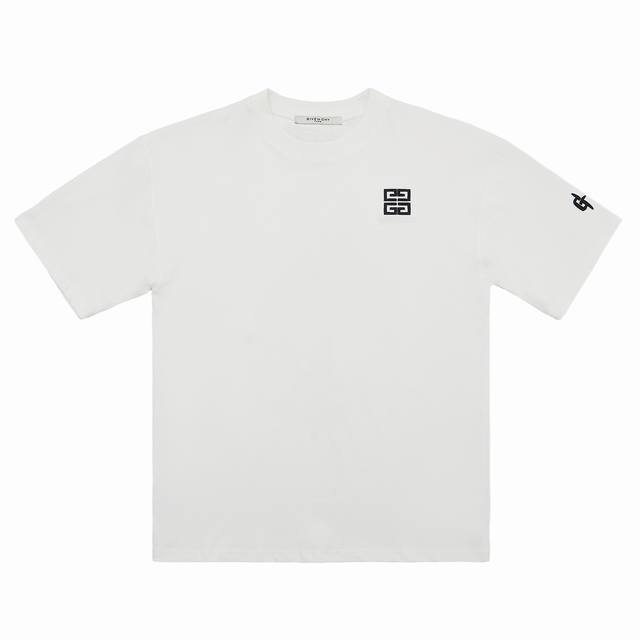 Givenchy 纪梵希 25Ss 宫格Golo字母刺绣短袖T恤 面料采用高克重320G重精梳棉，定制1:1螺纹，面料舒适亲肤无异感， 制定染面料，纺织密度高，