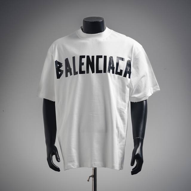 Balenciaga 巴黎世家 24Ss 美纹纸字母新款胶带短袖T恤 今年最火爆的短袖没有之一 前后全部采用了全新的工艺区分市场丝网印 ，真正的还原了原版的多处