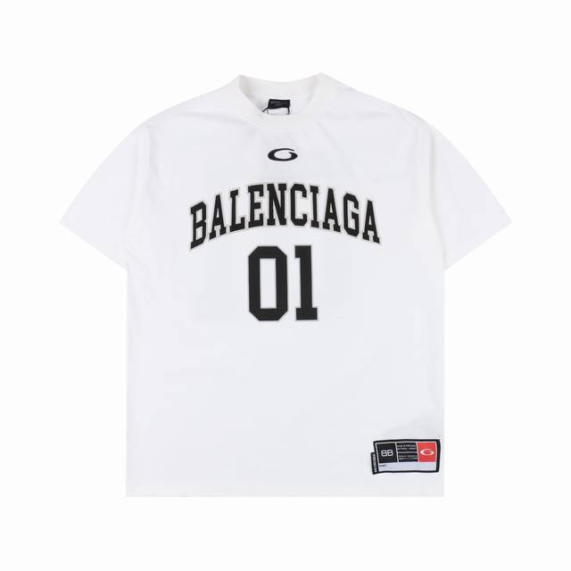 Balenciga 巴黎世家 01号短袖T恤 采用进口印花贴布刺绣工艺，工艺极其复杂 纯棉柔软面料，对色定染面料，潮流感十足，定染纯棉面料，Os版型，三标齐全，