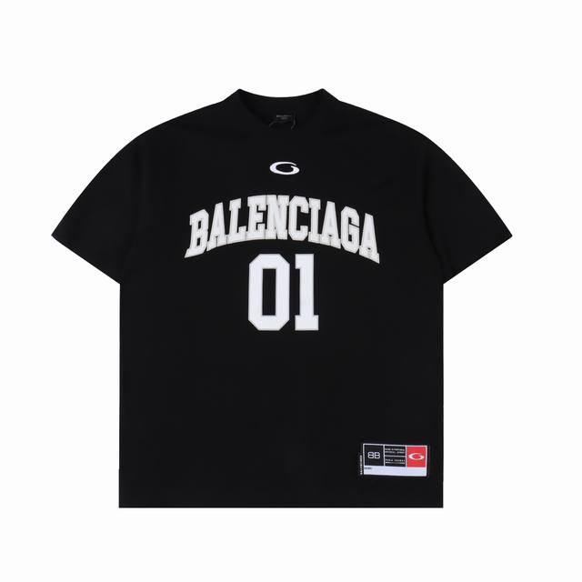 Balenciga 巴黎世家 01号短袖T恤 采用进口印花贴布刺绣工艺，工艺极其复杂 纯棉柔软面料，对色定染面料，潮流感十足，定染纯棉面料，Os版型，三标齐全，