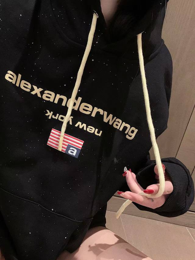 Alexanderwang 大王Aw字母发泡印花重工满天星连帽卫衣配袜子 款号：25672601317 颜色：黑色 尺码：Sml S码80-95斤 M码95-1