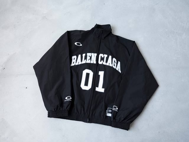 顶级热度款式 外套上新 Balenciaga 巴黎世家 Blcg Basketball 系列 10号球衣夹克外套 男女同款 颜色：黑色 尺码：Xs S M L