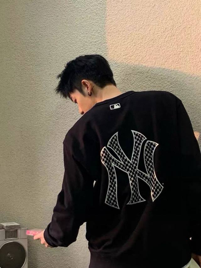 上新 加绒 -2024春季新款正品级Ny Mlb 贴布刺绣复古老花情侣加绒卫衣 Color：黑色 米白 Size：S-Xxl 原版40支360克纯棉加绒面料 柔