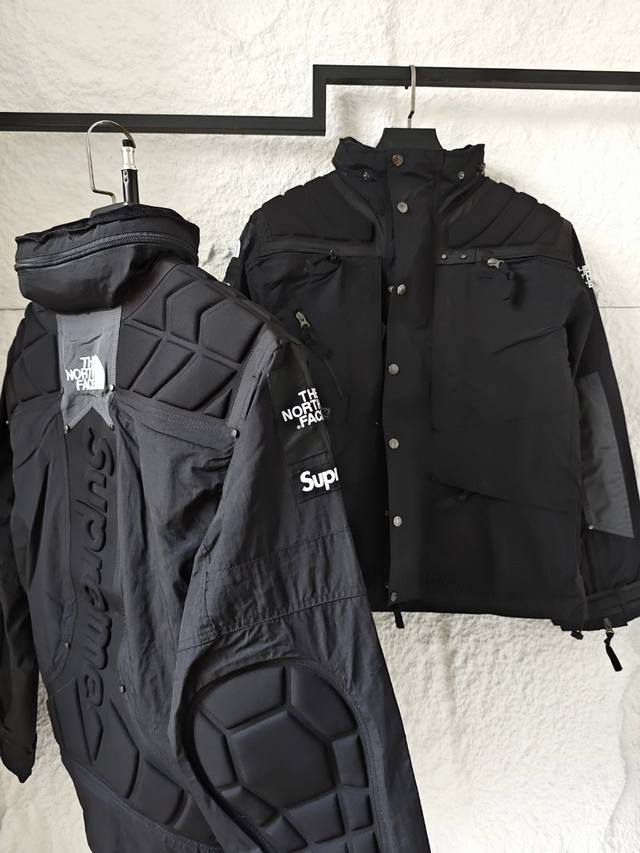 Supreme Fw22 Week 7 X The North Face 联名款 Stee Tech Apogee Jacket 字母Logo浮雕印花连帽夹克外