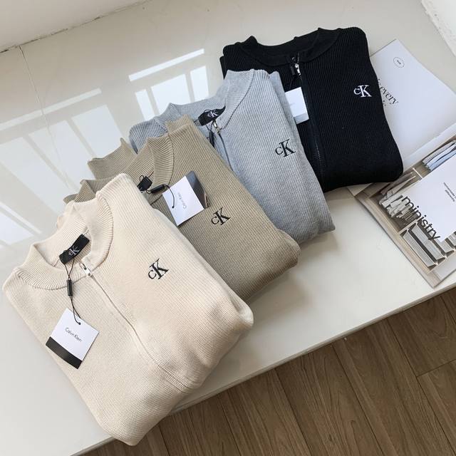 Calvinklein Ck24Ss秋冬新款针织绣花Logo拉链开衫毛衣 -单品采用定染定纺纱线、购入原版打造 全套定制辅料 细节决定成败 重磅秋冬新款 单品克