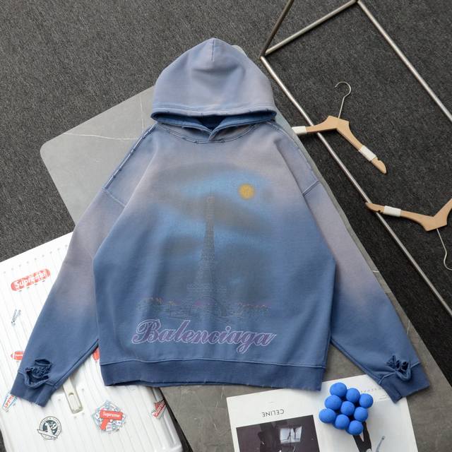 上新 顶级复刻 高端定制 Balenciaga 巴黎世家 经典款巴黎埃菲尔铁塔印花做旧破坏水洗连帽卫衣外套 颜色：水洗蓝 水洗粉 购入原版开模打造，全套定制辅料