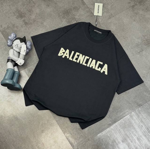 潮牌巴黎世家Balenciaga 25Ss双B印手绘泥巴做旧印花短袖 面料采用260G巴黎专用双纱*高克重十字双纱罗纹 成衣前后幅采用手绘印花+泥染泥巴吊染印花