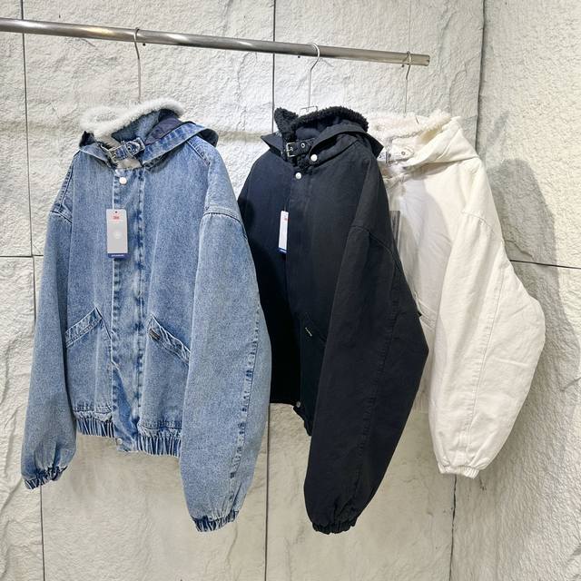 最帅的羊羔绒棉服｜可以过冬的羊羔绒 Supreme Fw24 Week6 Faux Shearling Lined Bomber Jacket 纯色贴边口袋全拉