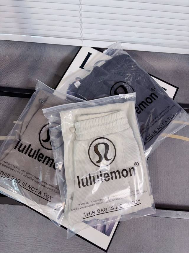 细节图 顶级版本，Lulu螺纹直筒裤 Lululemonsoftstreme神裤在网上风很大各种显瘦腿长多场合适用 Lulu这款美拉德色系好绝 这套简直秋冬氛围