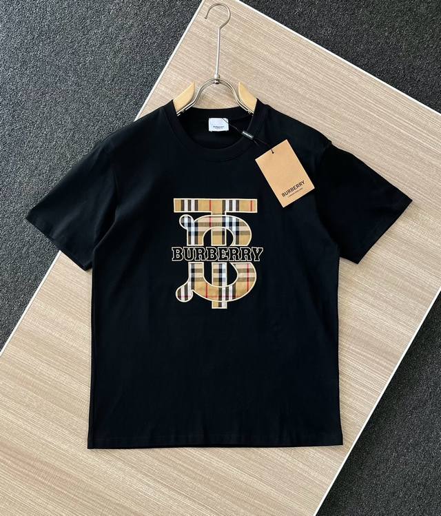 高品质 Burberry 巴宝莉Tb贴布字母刺绣新款T桖！ 25Ss春夏新品，B家标识醒目贴布，百灵达万针刺， 采用32支260克双纱纯棉原版面料，磨毛处理更丝