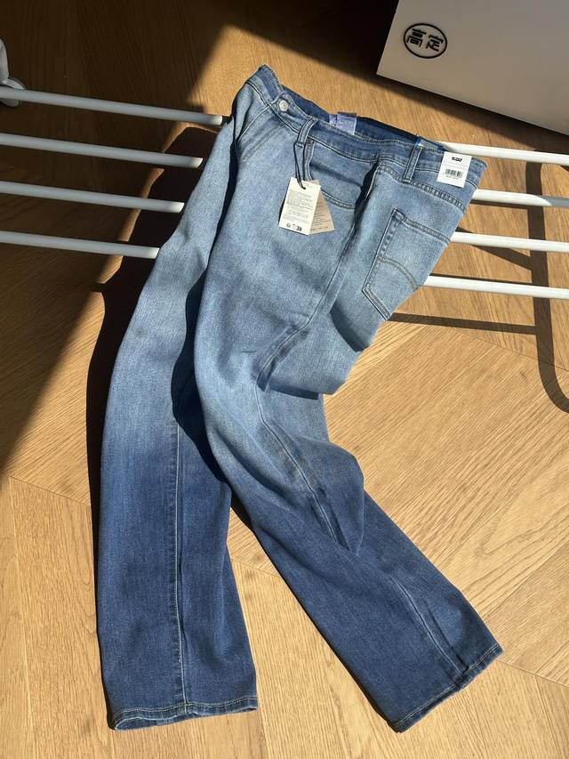 供 Levi's李维斯冰薄荷面料24秋 渐变色 568牛仔裤29037 30-36 早春秋新款水洗丹宁赤耳牛仔裤，贸易公司渠道稀出，每个男生必备一条的时尚牛仔裤