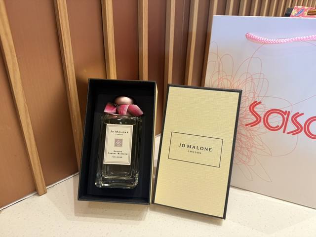 上新！ ，专柜版 祖马龙樱花金盖100Ml。Jo Malone Sakura Cherry Blossom, 2011。调香师：Christine Nagel，