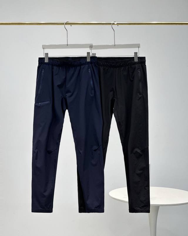 2024Arc‘Teryz 始祖鸟 Gamma Jogger Pant 男款束脚 软壳裤 冲锋裤 鸟家户外运动休闲冲锋裤 专业研发的科技导湿速干面料，面料在纺织