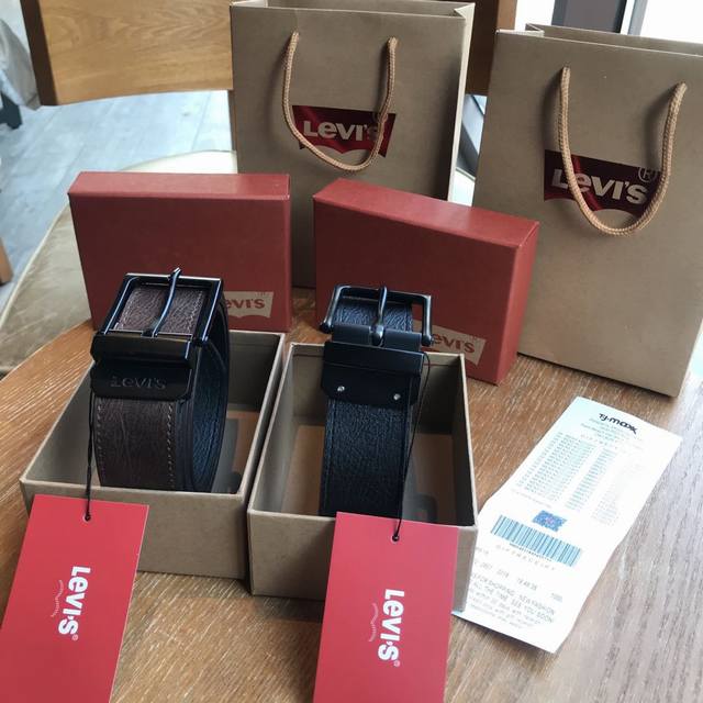 上新！ 配专柜包装盒手袋！Levi’S 李维斯牛年限定皮带 送老公老爸首选！集商务复古简约为一体 品质保证 ！非常实用 全套包装 送人妥妥的 ！皮带是合金扣头