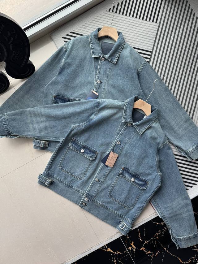 商场同款 Levi's李维斯匠心丹宁日本制24新款男士牛仔长袖外套 以不同色彩的重磅牛仔布打造后背编制，通过拼布设计呈现牛仔夹克风格，胸口正面没有任何Logo，