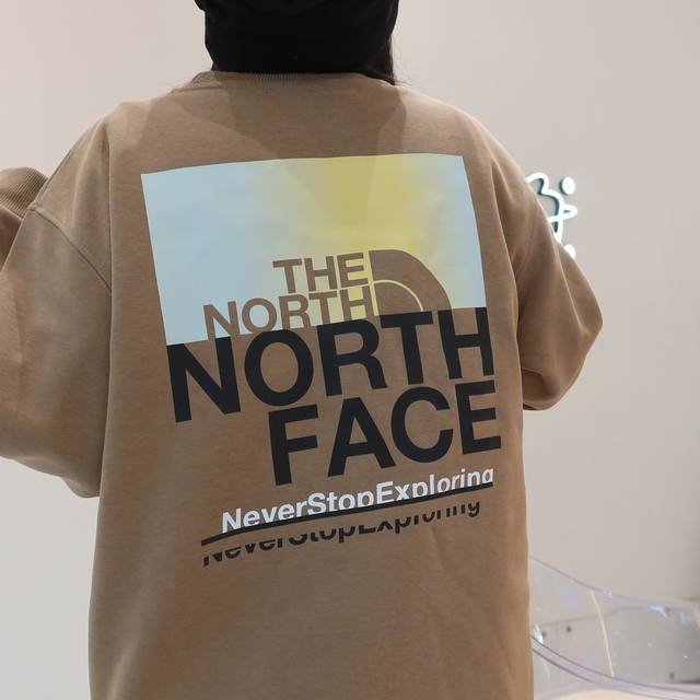 上新！ 最新海外版The North Face Tst Sweat Hoodie 17Aw日本限定北面三色后背经典印花卫衣！ 独家面料，面料弹力十足！立体裁剪，