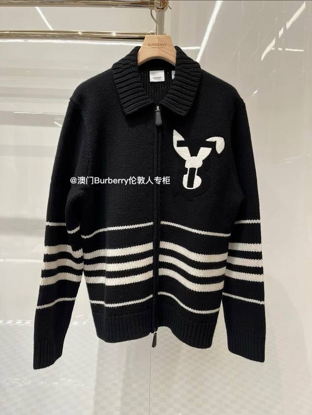 Burberry兔年限定针织开衫 市面最高版本 高克重 选用精品羊绒线 胸口兔子图案毛巾刺绣 百搭简单 Zp一致版本 ①比①雕刻品牌字母拉链 吊牌 吊粒 主麦