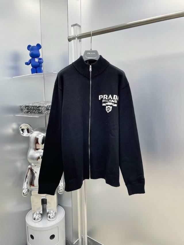 Prada 普拉达提花字母针织毛衣外套 市面1:1最高版本复刻 原版开发 定智针织面料工艺处理 绝非市场羊毛成分通过水洗做出来的手感效果 厚实感十足 质感区别市