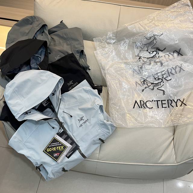 始祖鸟Arc‘Teryx Beta Lt Gore-Tex 男女情侣款硬壳冲锋衣 机能风拉链夹克 Betalt夹克设计简洁而通用，可提供高山环境所需的性能。采用