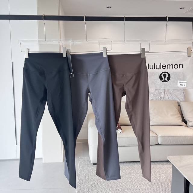 Lululemon Align 女士运动高腰紧身裤 瑜伽裤裸 打造亲肤裸感；Lululemon Align系列采用 Nulu面料，轻盈柔滑，伴你专注习练 面料＋