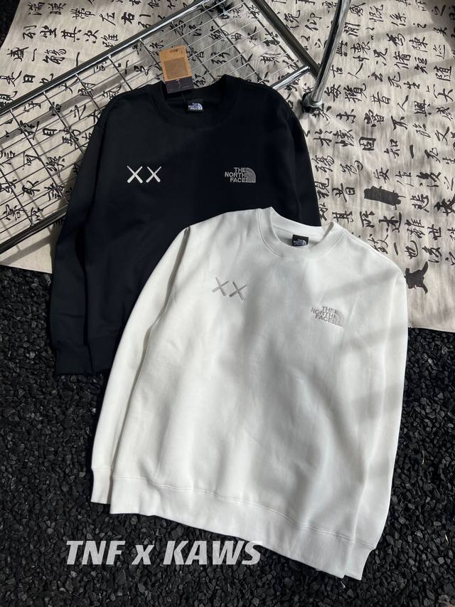 Tnf X Kaws 顶级联呈北面23Ss专柜同步Xx字母刺绣拉绒圆领卫衣 - 热门款，懂得都懂，品控一如既往。热门全系列出货！！ 全棉拉绒内里高克重水洗定织面