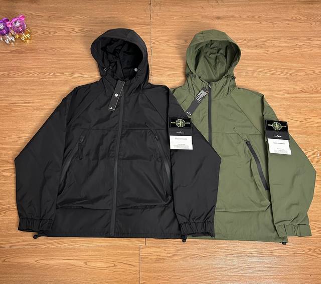 Stone Island 石头岛机能拉链冲锋衣外套 甄选品质 实拍可见 面料采用高品质防风防水优质正品冲锋衣面料 多处机能拉链设计 整件二本针走线 机能工装日系