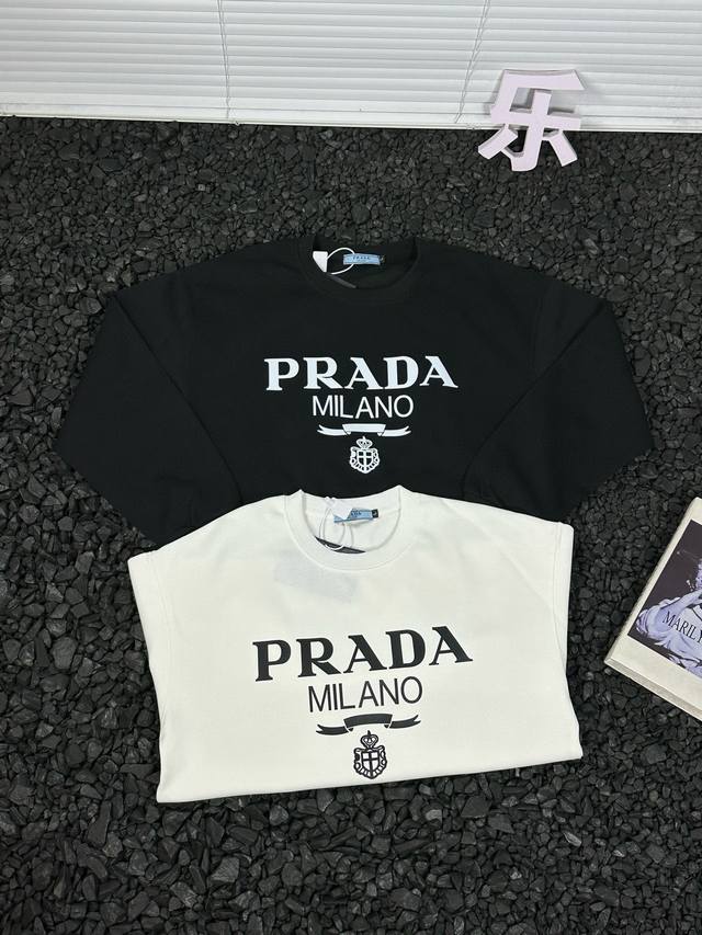 Prada 普拉达纯棉百搭新款情侣款圆领卫衣 - 男女通吃卫衣，胸口品牌标识高清印花工艺！高清印花，舒适不紧绷，三标辅料，做工细节都无可挑剔 官网网同步款圆领套