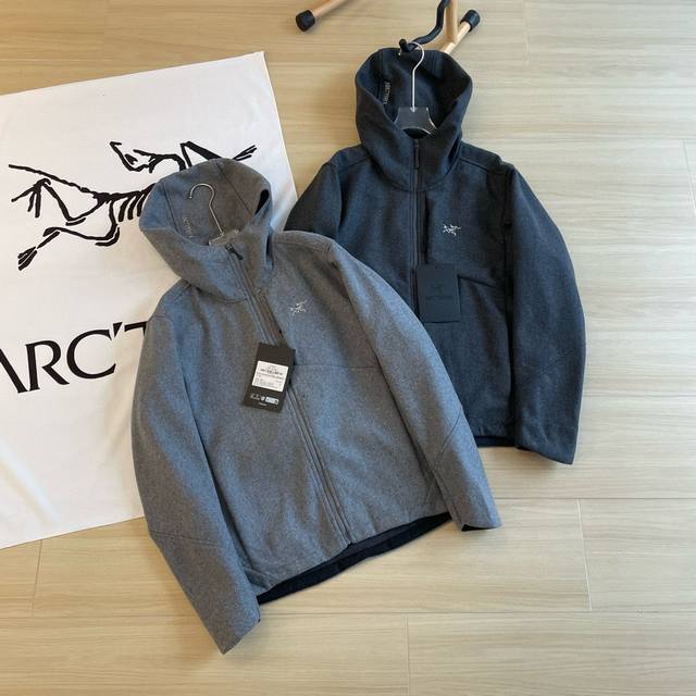 冬款第一弹始祖鸟 Arc‘Teryx 专柜款Sawyer初冬羊毛加厚保暖型男女经典刺绣Logo软壳外套 鸟家 Gamasl男子防风连帽拉链衫，适合您在任何环境下