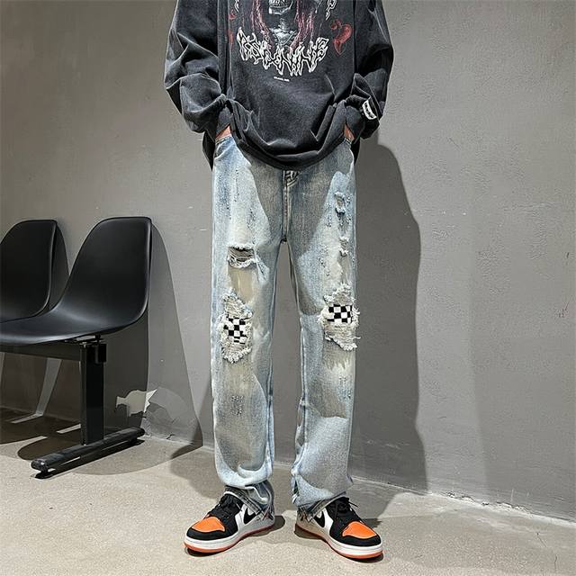 高街Fear Of God Fog裤腿拉链牛仔裤 Fog格子膝盖格子补丁裤，整体定制辅料，定制皮料，高街风格，适合大众人群，整条裤子水洗料子柔软舒适，破洞牛仔裤