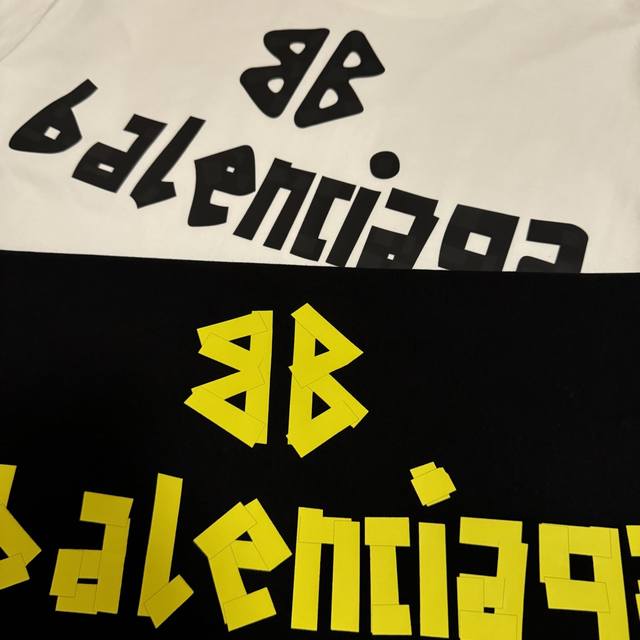 巴黎世家Balenciaga经典胶带基础长袖，外穿！打底长袖T 绝对的高品质， 原版百搭款！ 随意慵懒打底T恤，可户外！可内搭！原版纯棉面料，舒适透气！ 采用原