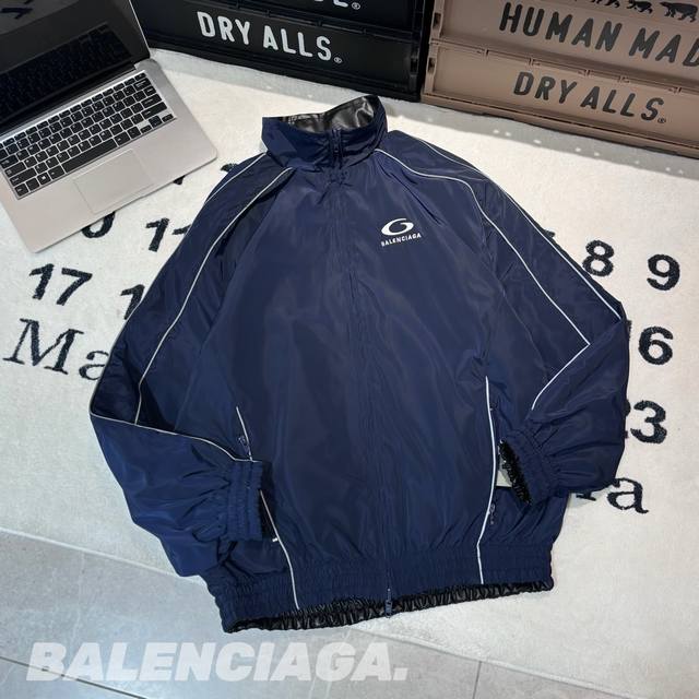 Balenciaga Fw25 巴黎世家 双面穿校服皮衣 Logo刺绣高领滚边长袖夹克外套 Os版型 男女同款 情侣款 -面料：线下专柜原版购入，原版拆解打色定