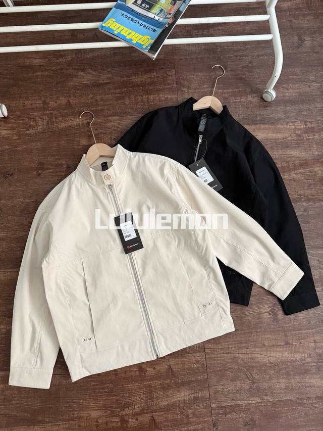 颜色：黑色，白色 尺码S到Xl Lululemon Twill Full Zip男士斜纹拉链外套 Lm3Ezps 线上1000+ 真实自留款！定制斜纹布金属拉链