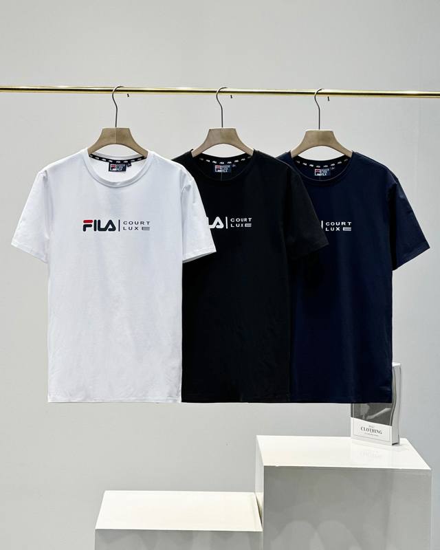 斐乐Fila 2025专柜男士夏季新品运动休闲短袖T恤 ，原厂特供精品180克重冰感丝光棉面料，手感超赞，上身亲肤舒适，面料色泽鲜艳，光洁亮丽，透气吸汗性强，夏