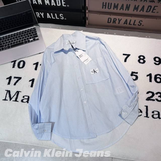 Ck Calvin Klein Jeans 布标贴袋休闲宽松长袖衬衫 男女同款 -面料：官网购入原版定制原版纯棉透气衬衫面料，定制原版一致条纹。 -辅料：原版拆