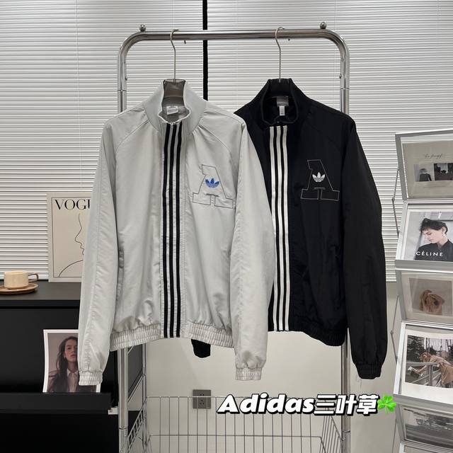 Adidas 阿迪达斯三叶草2025春秋男装立领夹克外套 原版直供原料的田径运动外套 拉上拉链，重现经典。这款Adi*田径运动外套 以摩登风格演绎经典，开启Ad