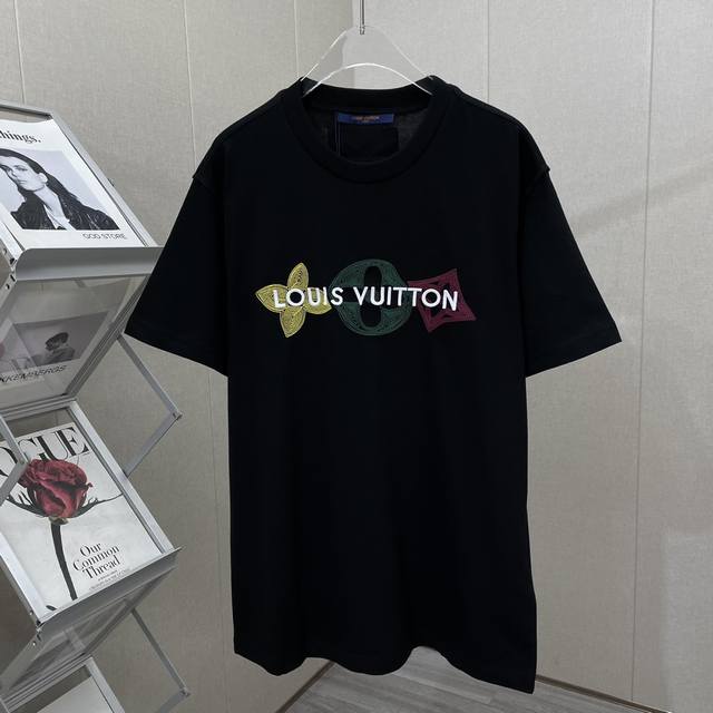 顶级最高版本 Lv路易威登Louis Vuitton 驴家1V 经典胸前刺绣三花图案圆领半袖T恤短袖 男女同款 情侣款 宽松版型 最高版本 原版面料 高版本 高