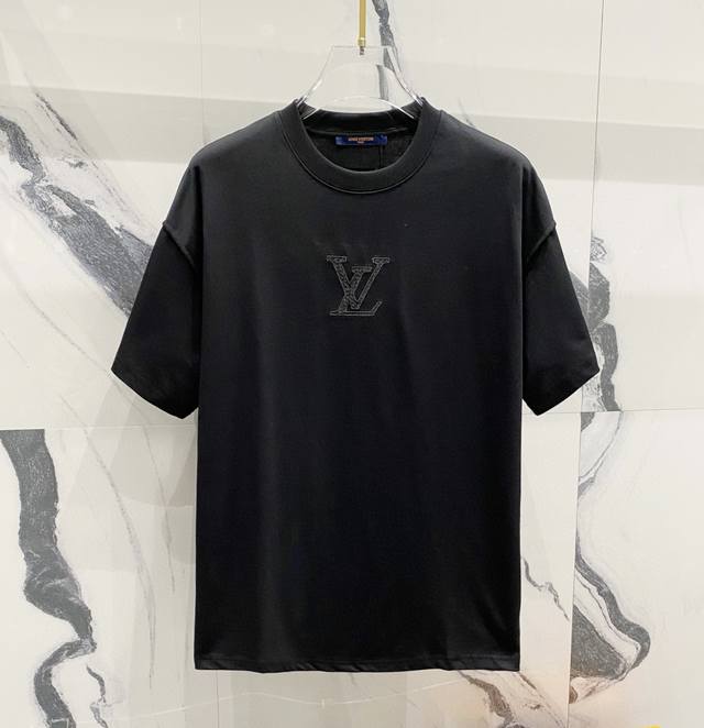 高品质 Louis Vuitton 路易威登前后凌波刺绣新款T桖， 25Ss春夏新品，胸前后幅Loog凌波刺绣，高工艺刺绣，采用德国百灵达万针刺绣，质感饱满凹凸