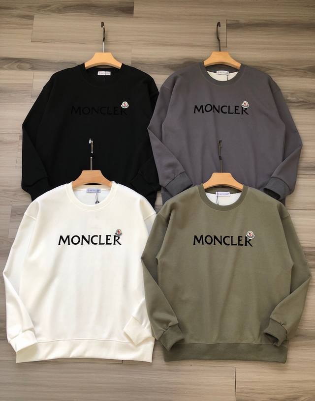 Moncler｜四色蒙口 徽标字母Logo植绒刺男女款圆领卫衣 ￥￥：1500+ 颜色：白色 深灰 绿色 黑色 材质：聚酯纤维氨纶复合面料. 工艺：植绒刺绣.