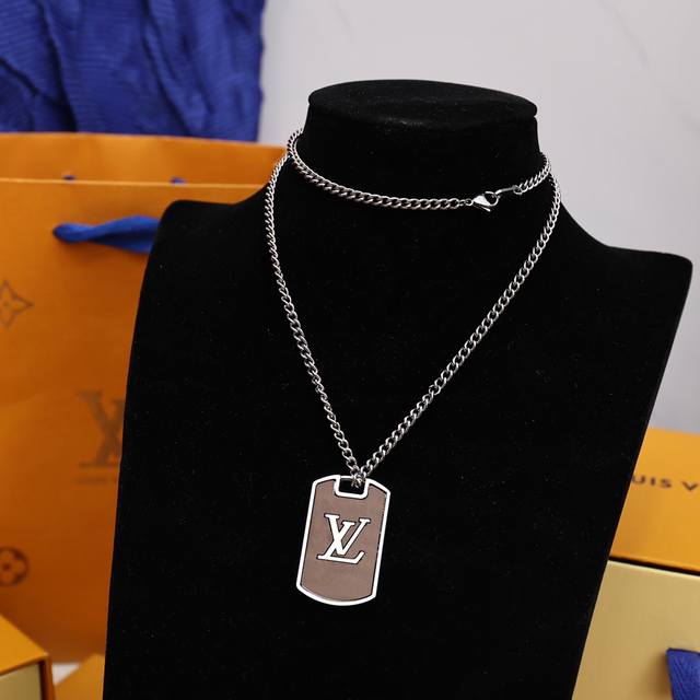 Louis Vuitton 时尚百搭Logo字母金属项链-男款银色！Lvshades Locket 项链-编码：M00883-官网在售价 P20,365Rmb，