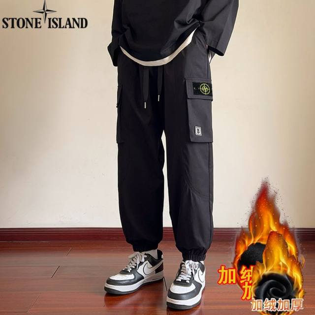 石头岛Stone Island秋冬新款，男士时尚户外休闲松紧腰侧边口袋加绒加厚男女同款工装裤，显瘦束脚裤，休闲裤长裤！ 颜色:卡其色，灰色，黑色 尺码:M-4X