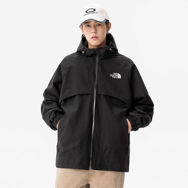 The North Face 北面连帽冲锋衣外套 北面25年春季新款，专柜同步新品！ 高品质的货！ 喜欢的千万别错过。 柜子同步款！ 贸易公司出口订单货，北面冲