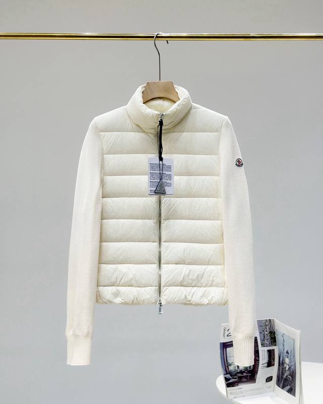 Moncler 蒙口针织羽绒拼接 拼接处采用90白鸭绒羊毛混纺面料！ Moncler蒙口 针织拼接立领薄款羽绒服 冬天的内搭神器 尺码：M-Xl 图九