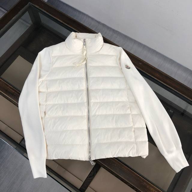 Moncler 蒙口针织羽绒拼接 拼接处采用90白鸭绒羊毛混纺面料！ Moncler蒙口 针织拼接立领薄款羽绒服 冬天的内搭神器 尺码：M-Xl 图九