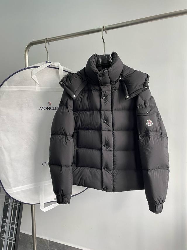 全码！蒙口特级羽绒 标配Nfc Moncler 秋冬新品 Vezere短款.雾面哑光Maya.男士羽绒服夹克外套. 这款Vezere男士短款羽绒夹克是基础款保暖