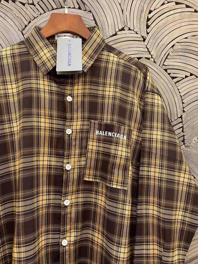 Balenciaga巴黎世家 磨毛咖棕色格子纯棉衬衫情侣款 Color: 格子 Size: M-Xl M 肩宽49 胸围110 衣长70 Cm L 肩宽50 胸