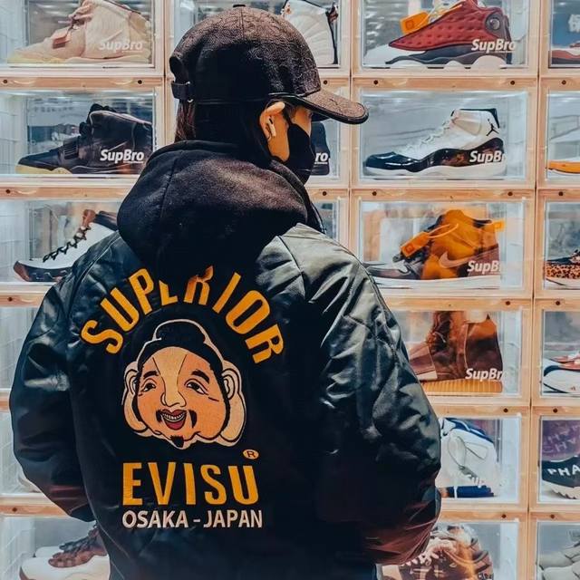 Dt Evisu 福神 海鸥佛头刺绣棉服 原单货！中山代加工厂出货。面料和标完全和专柜原版一致。做工细节完美，三标包装齐全！ 背后的字母刺绣与细节是这款重中之重