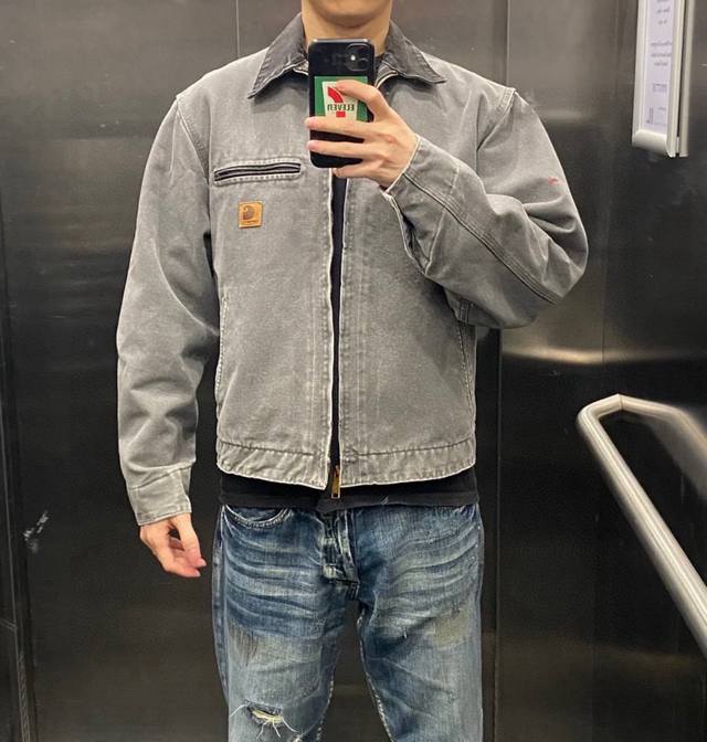 上新 Carhartt-卡哈特J97 Vintage 水洗做旧重工底特律夹克 古着工装帆布外套 多口袋 拉链翻领工装外套 今年最火单品 来自博主口口桑的上身穿搭