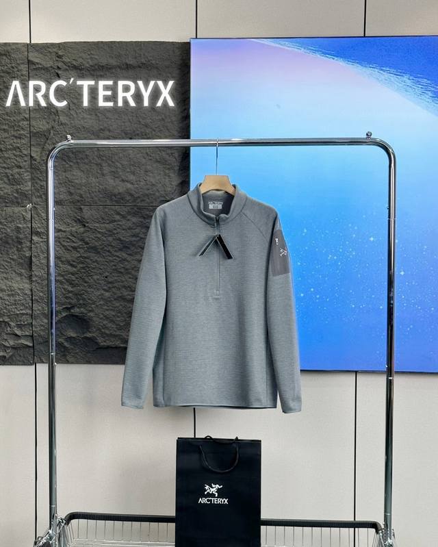 Arc'teryx 始祖鸟24 男士户外防风半拉链 轻量保暖半拉链卫衣 中间层 这款抓绒衣具有更加舒适性能。在柔软、透气的基础上，通过方格形中空芯构造，使暖重比